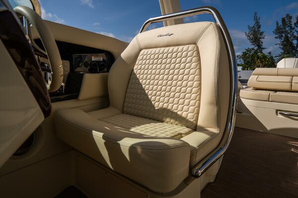 31 Launch GT 31ft Chris Craft Yacht For Sale