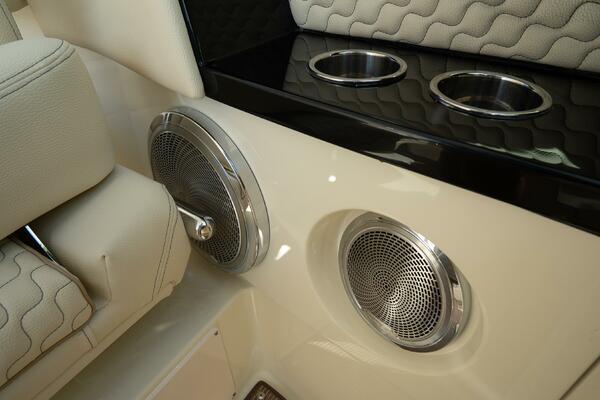 31 Launch GT 31ft Chris Craft Yacht For Sale