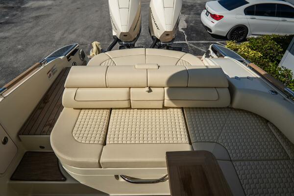 31 Launch GT 31ft Chris Craft Yacht For Sale