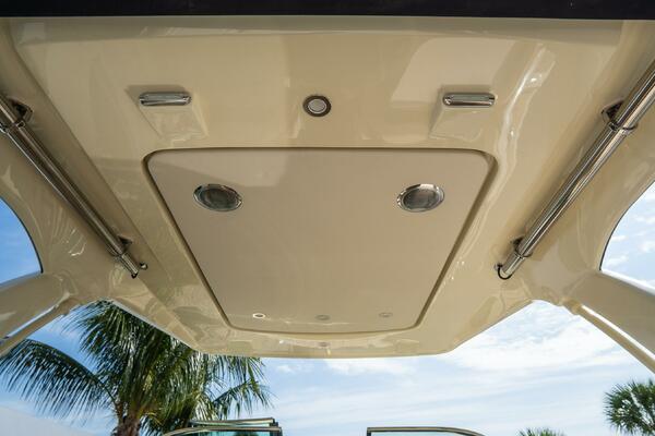 31 Launch GT 31ft Chris Craft Yacht For Sale