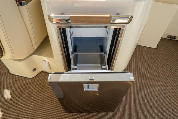 31 Launch GT 31ft Chris Craft Yacht For Sale