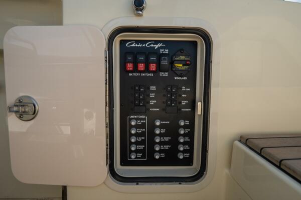 31 Launch GT 31ft Chris Craft Yacht For Sale