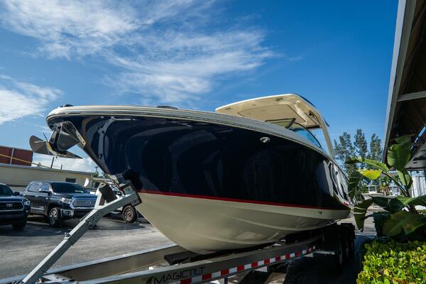 31 Launch GT 31ft Chris Craft Yacht For Sale