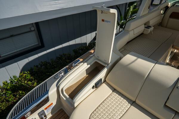 31 Launch GT 31ft Chris Craft Yacht For Sale