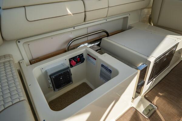 31 Launch GT 31ft Chris Craft Yacht For Sale