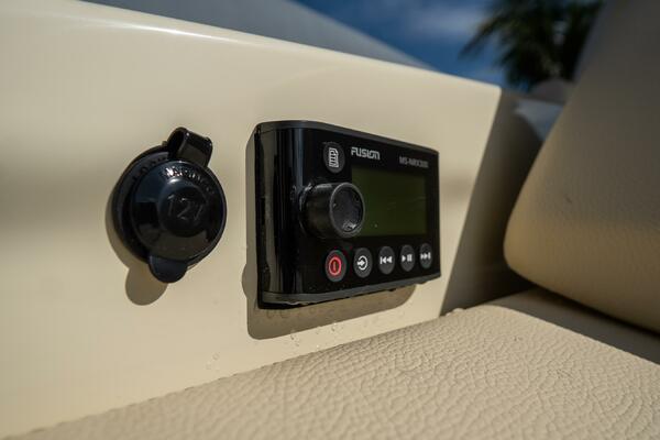 31 Launch GT 31ft Chris Craft Yacht For Sale