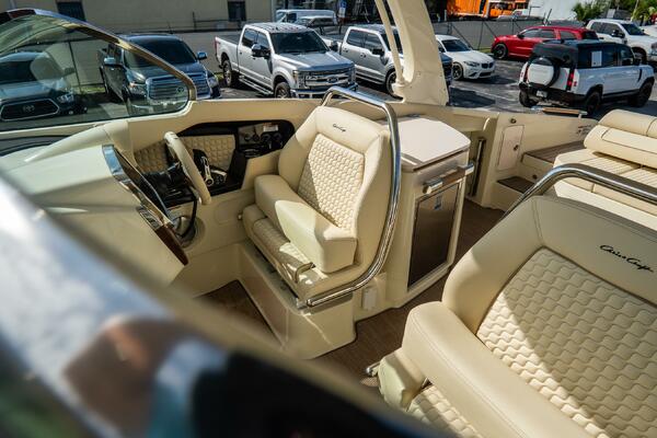 31 Launch GT 31ft Chris Craft Yacht For Sale