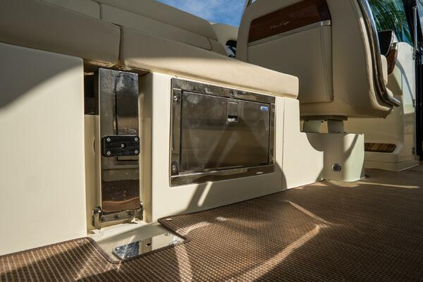 31 Launch GT 31ft Chris Craft Yacht For Sale