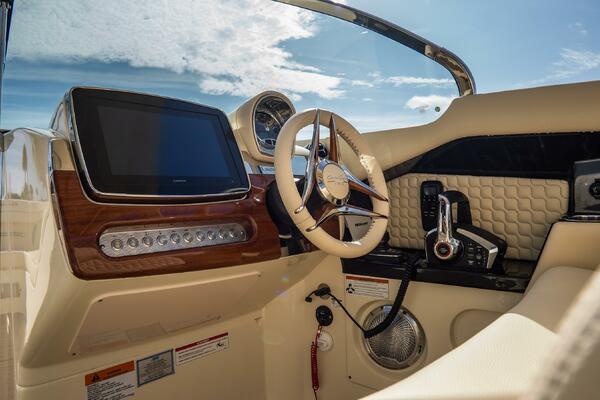 31 Launch GT 31ft Chris Craft Yacht For Sale