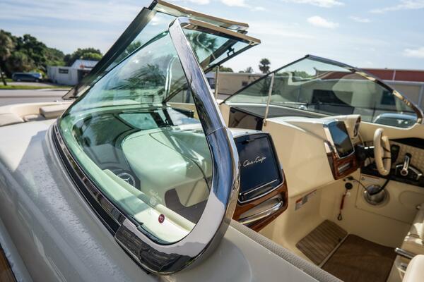 31 Launch GT 31ft Chris Craft Yacht For Sale