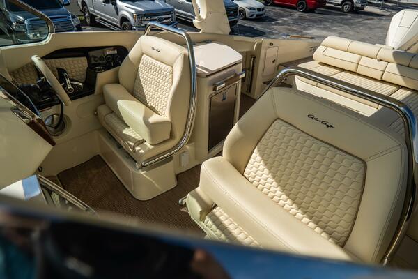 31 Launch GT 31ft Chris Craft Yacht For Sale