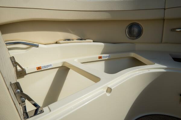 31 Launch GT 31ft Chris Craft Yacht For Sale