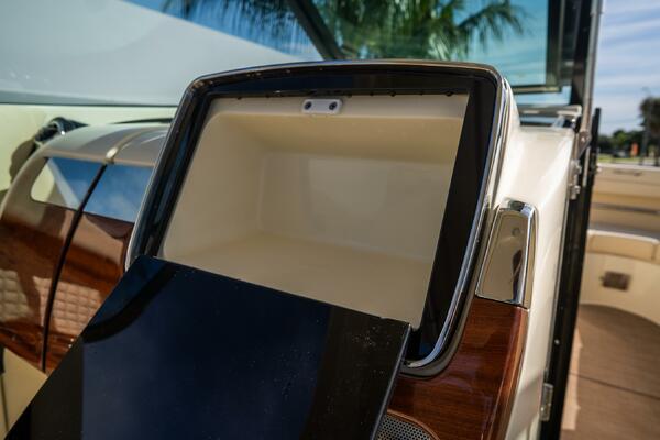 31 Launch GT 31ft Chris Craft Yacht For Sale