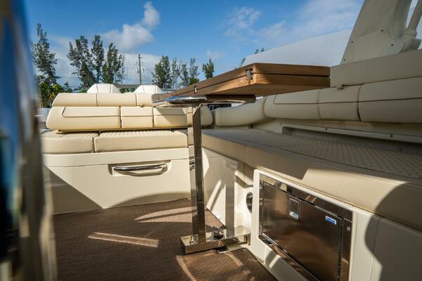 31 Launch GT 31ft Chris Craft Yacht For Sale