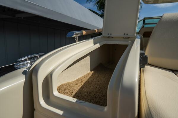 31 Launch GT 31ft Chris Craft Yacht For Sale