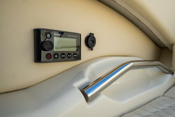 31 Launch GT 31ft Chris Craft Yacht For Sale