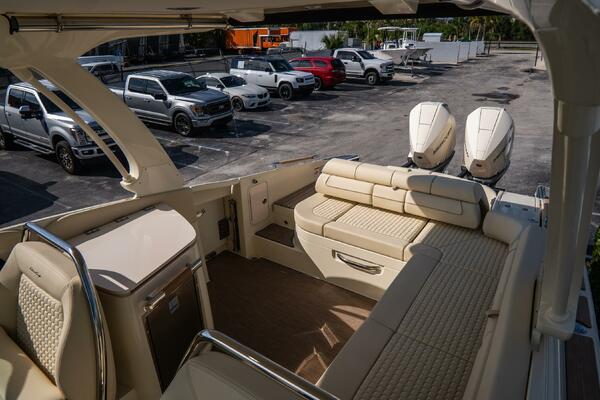 31 Launch GT 31ft Chris Craft Yacht For Sale