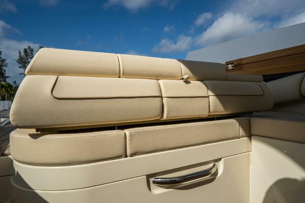 31 Launch GT 31ft Chris Craft Yacht For Sale