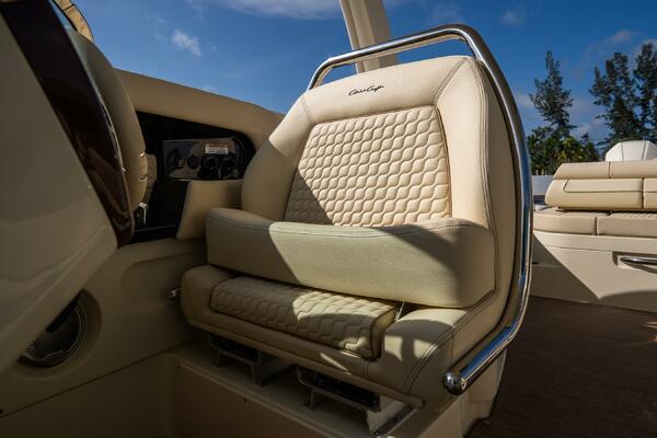 31 Launch GT 31ft Chris Craft Yacht For Sale