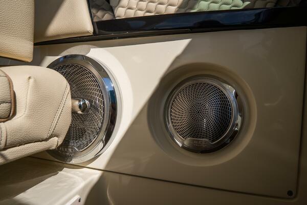 31 Launch GT 31ft Chris Craft Yacht For Sale