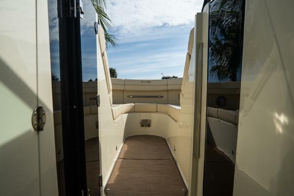 31 Launch GT 31ft Chris Craft Yacht For Sale