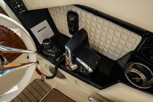 31 Launch GT 31ft Chris Craft Yacht For Sale