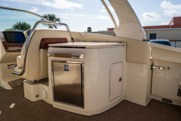 31 Launch GT 31ft Chris Craft Yacht For Sale