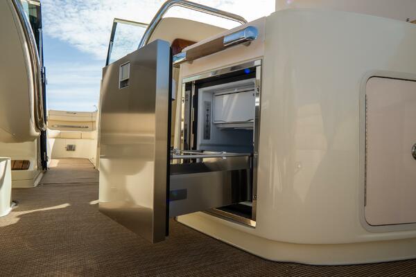 31 Launch GT 31ft Chris Craft Yacht For Sale