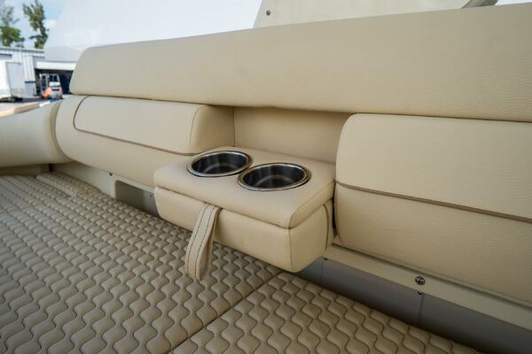 31 Launch GT 31ft Chris Craft Yacht For Sale