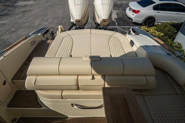 31 Launch GT 31ft Chris Craft Yacht For Sale