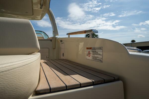 31 Launch GT 31ft Chris Craft Yacht For Sale