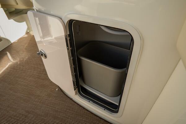 31 Launch GT 31ft Chris Craft Yacht For Sale