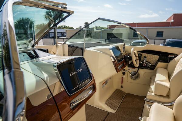 31 Launch GT 31ft Chris Craft Yacht For Sale