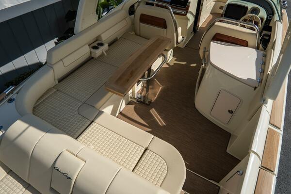 31 Launch GT 31ft Chris Craft Yacht For Sale