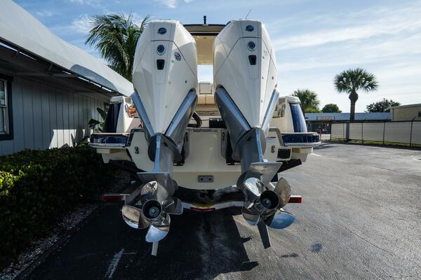 31 Launch GT 31ft Chris Craft Yacht For Sale