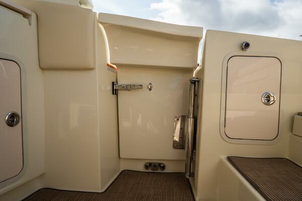 31 Launch GT 31ft Chris Craft Yacht For Sale