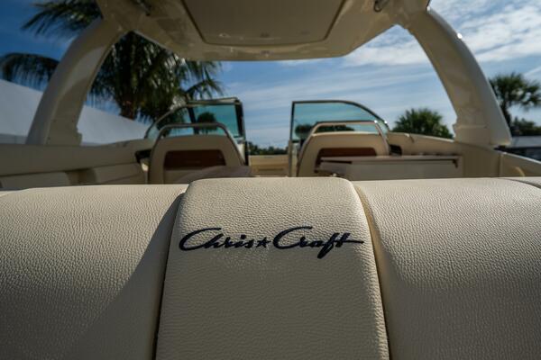 31 Launch GT 31ft Chris Craft Yacht For Sale