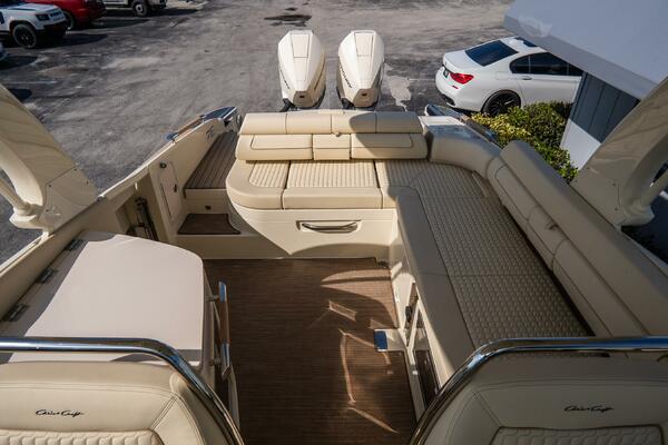 31 Launch GT 31ft Chris Craft Yacht For Sale