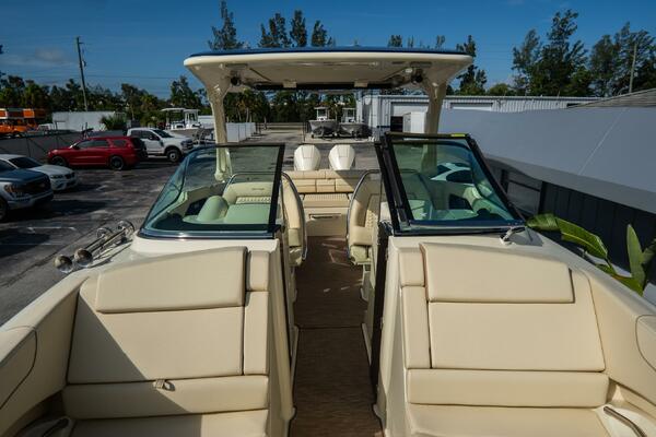 31 Launch GT 31ft Chris Craft Yacht For Sale