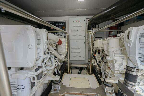 Azimut Magellano 66 Yacht For Sale