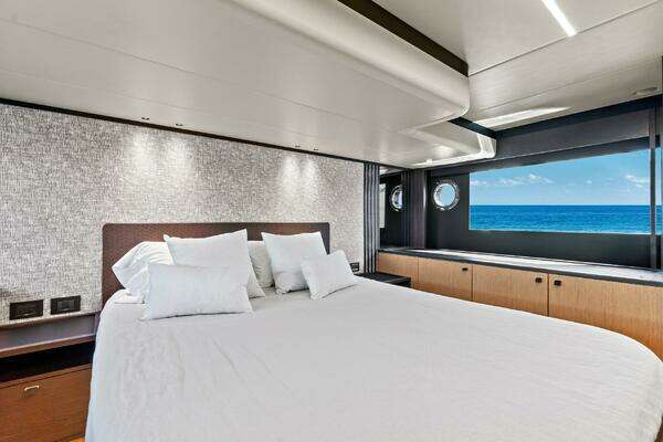 Absolute 52 Fly Yacht For Sale