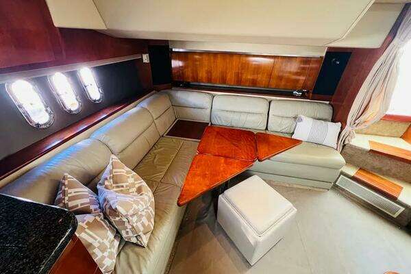 2006 Cruisers Yachts 42