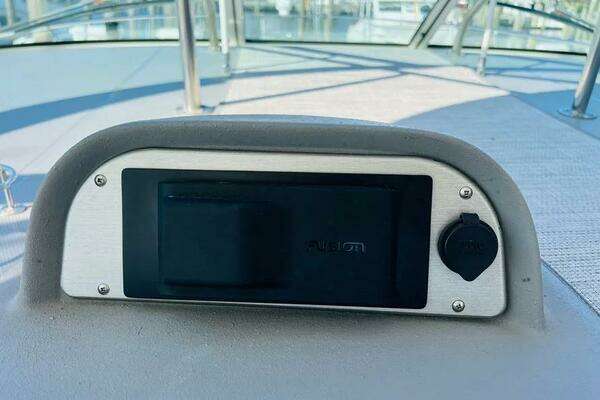 2006 Cruisers Yachts 42