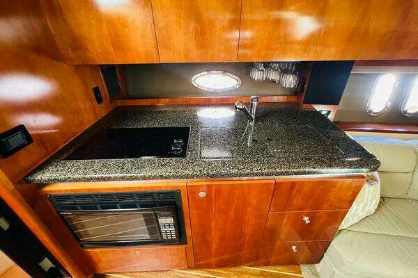 2006 Cruisers Yachts 42