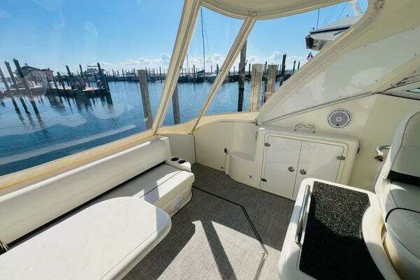 2006 Cruisers Yachts 42