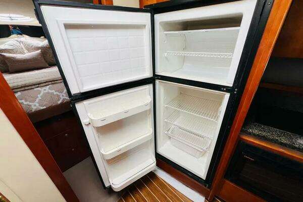 2006 Cruisers Yachts 42