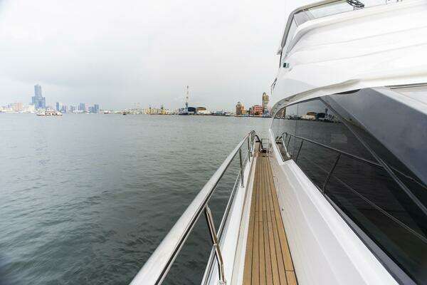 Johnson Skylounge Yacht For Sale