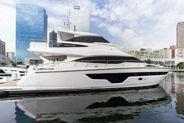 70  Johnson Skylounge 2026 70ft Johnson Yacht For Sale