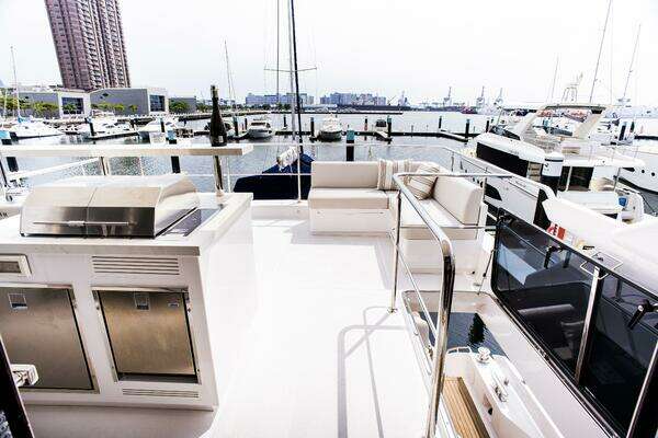 Johnson Skylounge Yacht For Sale