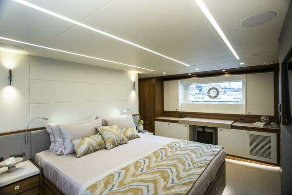 Johnson Skylounge Yacht For Sale